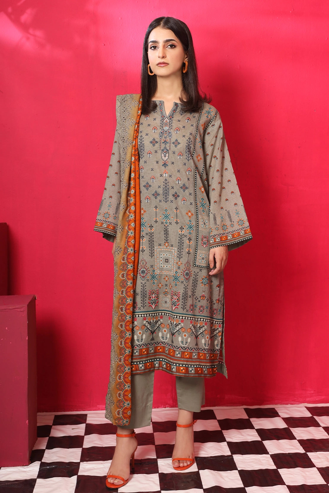 3 Piece - Premium Embroidered Lawn - 7771