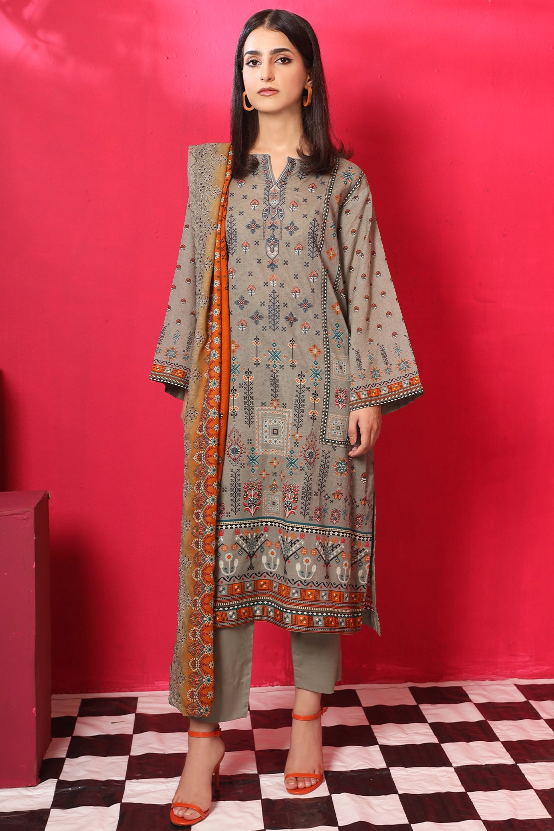 3 Piece - Premium Embroidered Lawn - 7771
