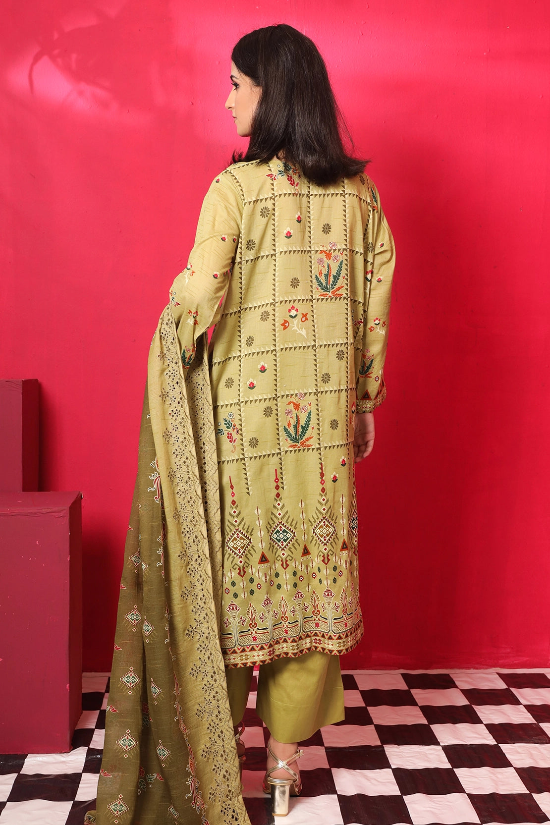 3 Piece - Premium Embroidered Lawn - 7772