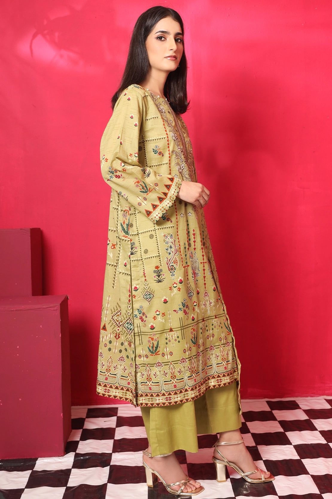 3 Piece - Premium Embroidered Lawn - 7772