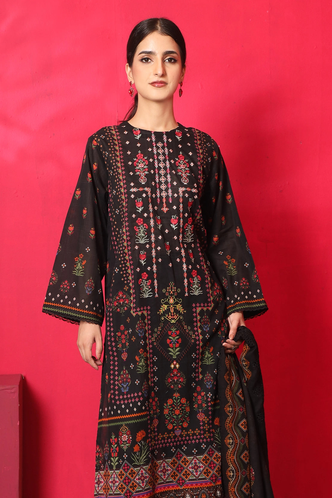 3 Piece - Premium Embroidered Lawn - 7774