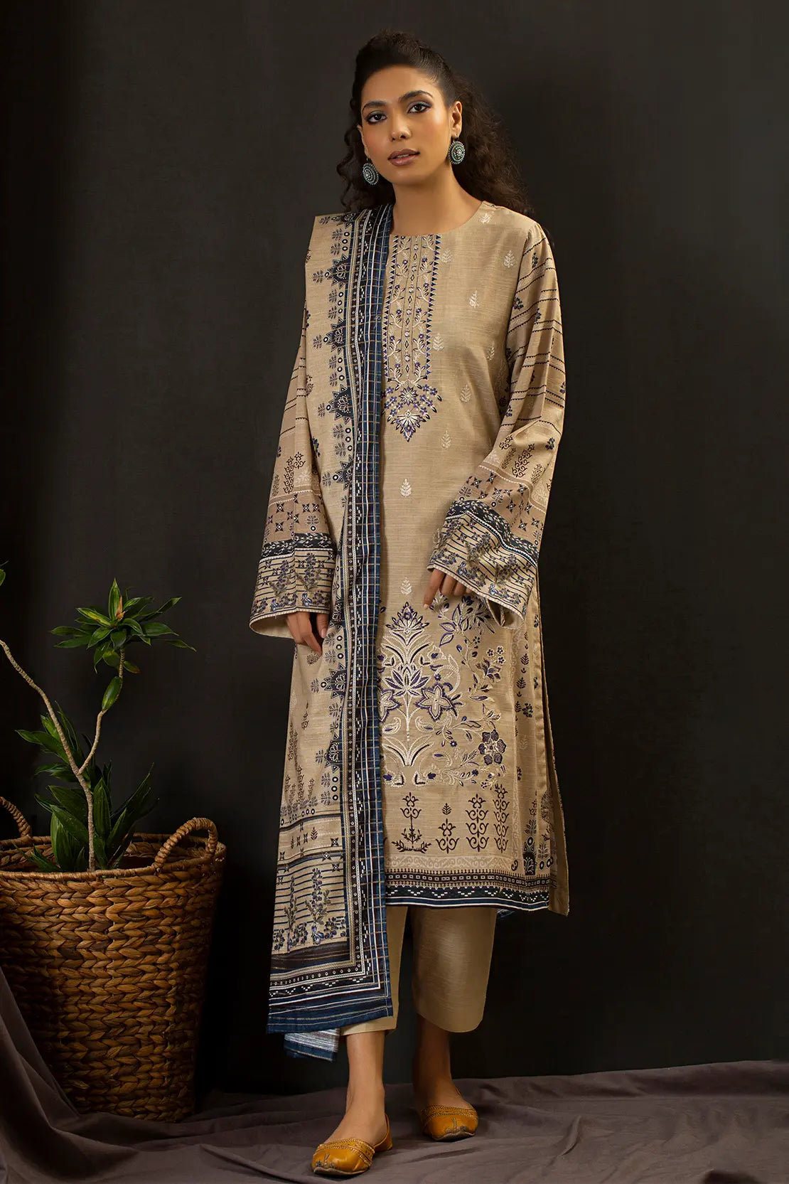 3 Piece – Embroidered Khaddar – 8301