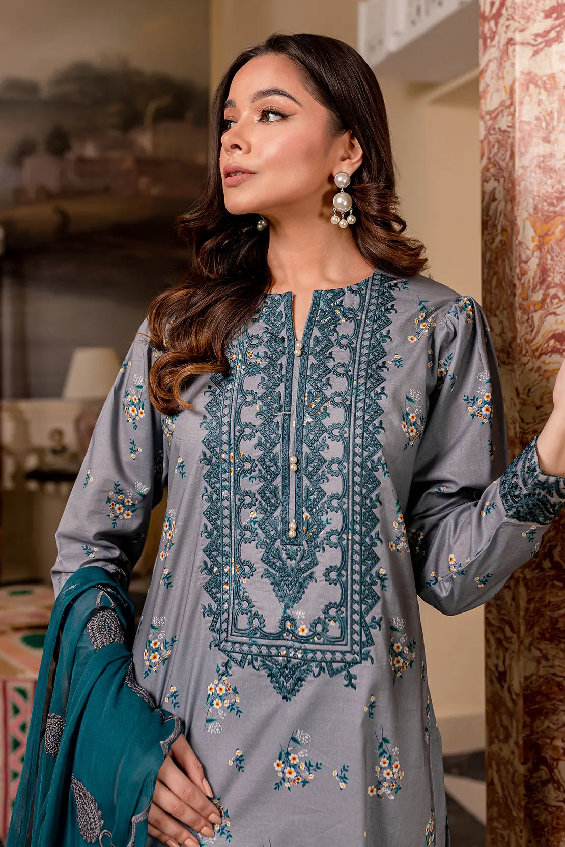 3 Piece - Luxury Embroidered Cambric - 8117