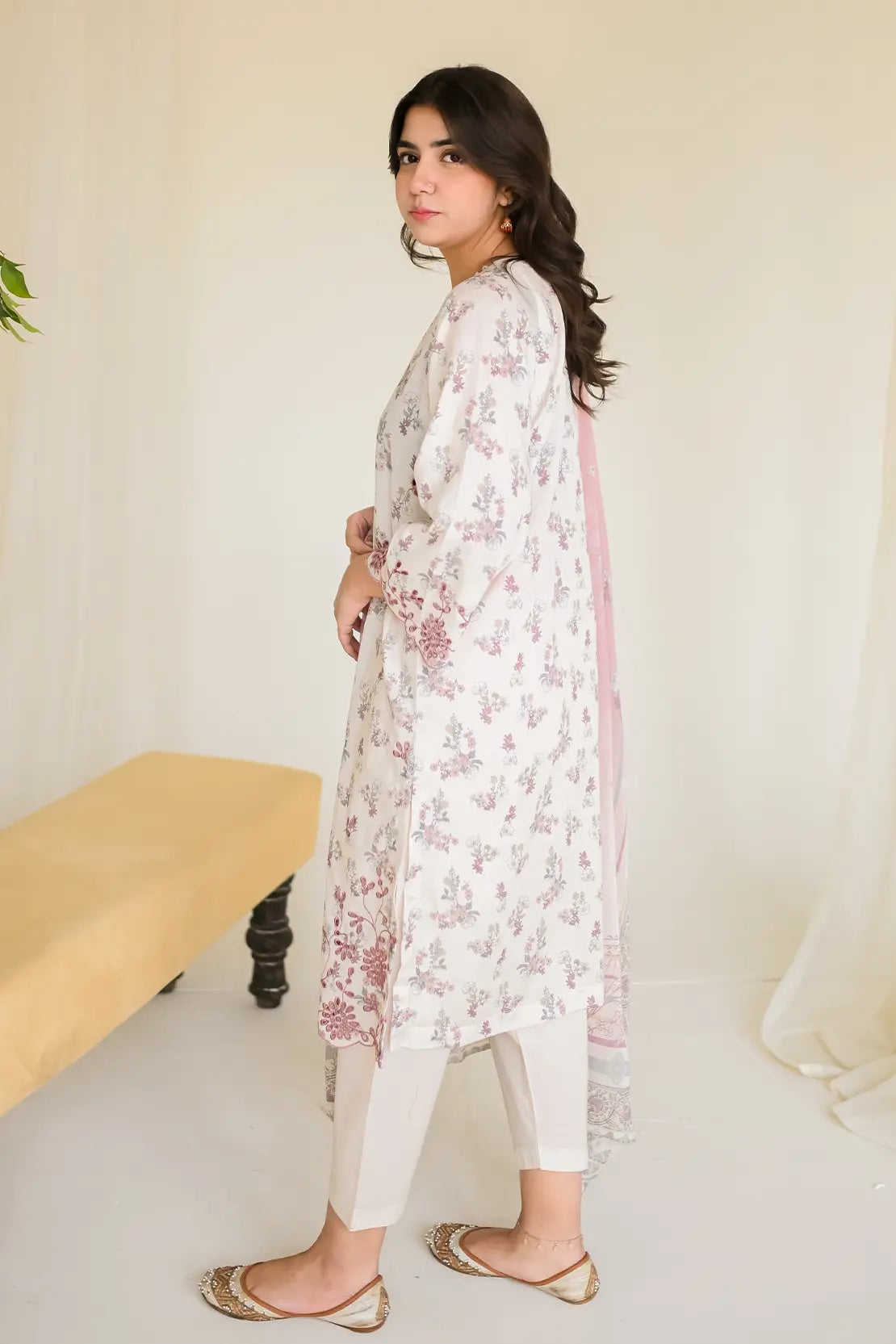 3 Piece - Embroidered Lawn - 8193