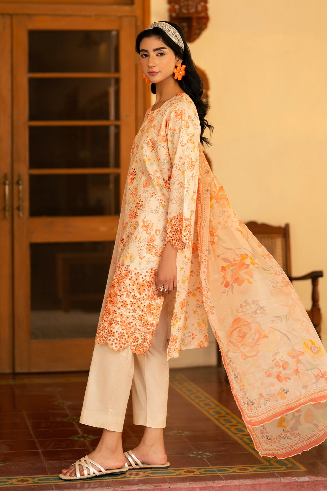 3 Piece - Premium Embroidered Lawn - 3723