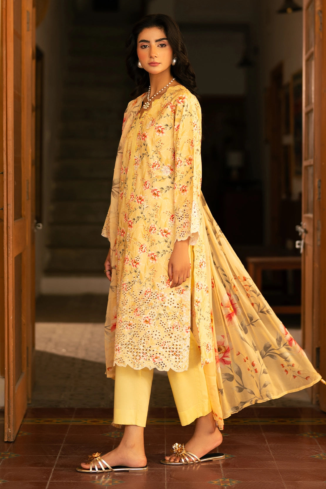 3 Piece - Premium Embroidered Lawn - 3726
