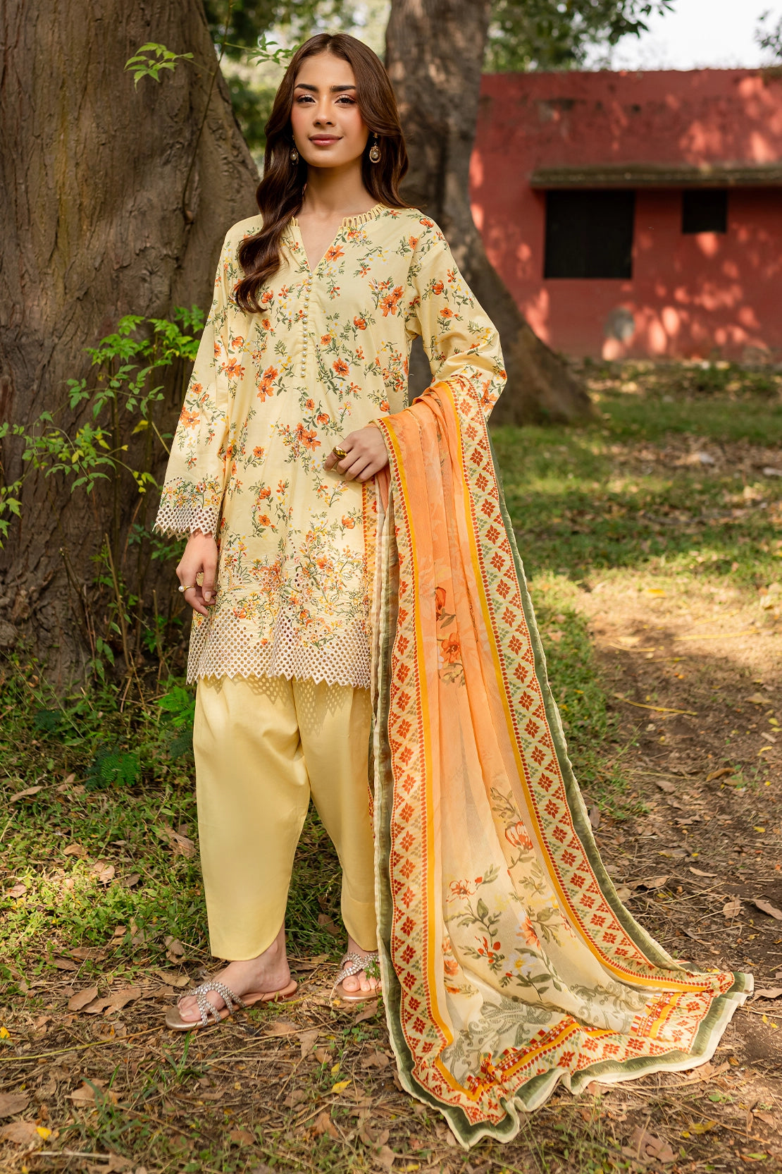 3 PIECE - PREMIUM EMBROIDERED LAWN - 9152