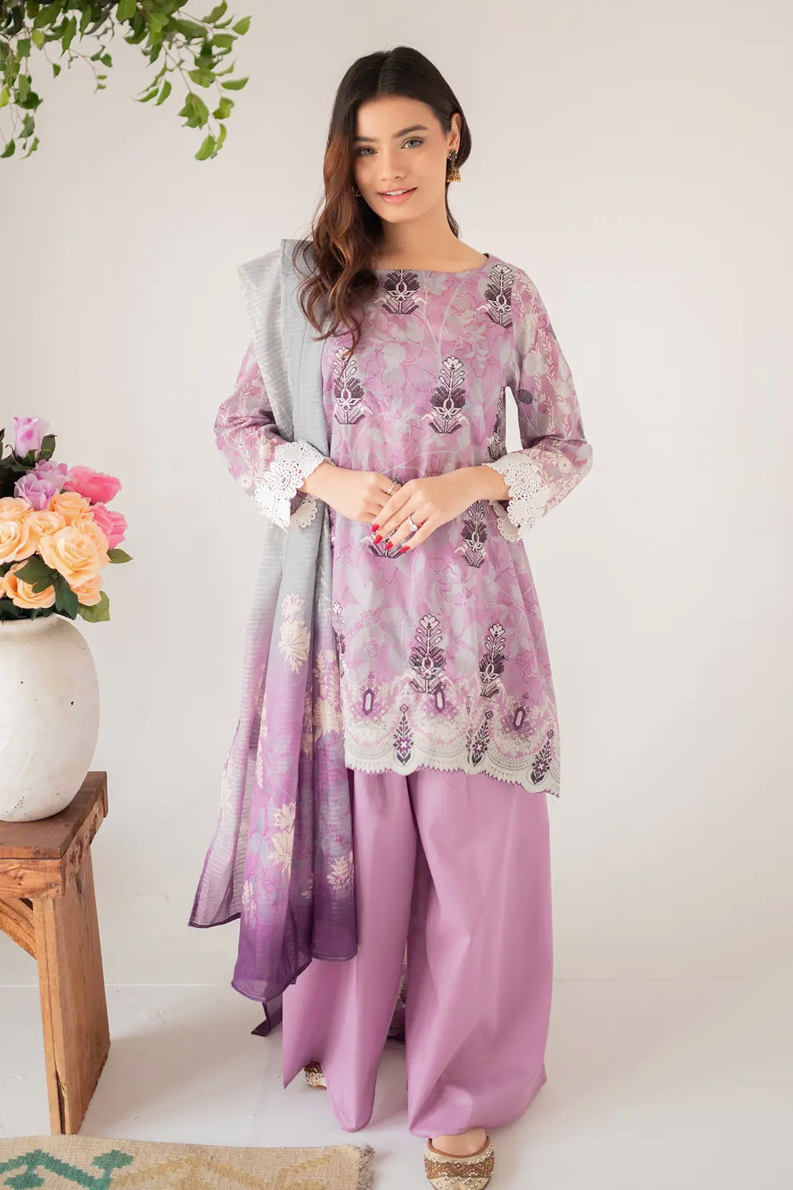 3 Piece - Embroidered Lawn - 8673