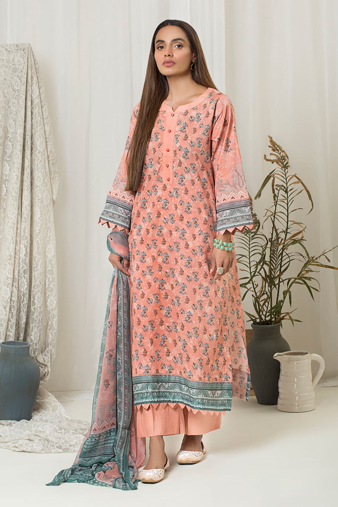 3Piece – Basic luxury lawn 7460 – Chiffon Dupatta