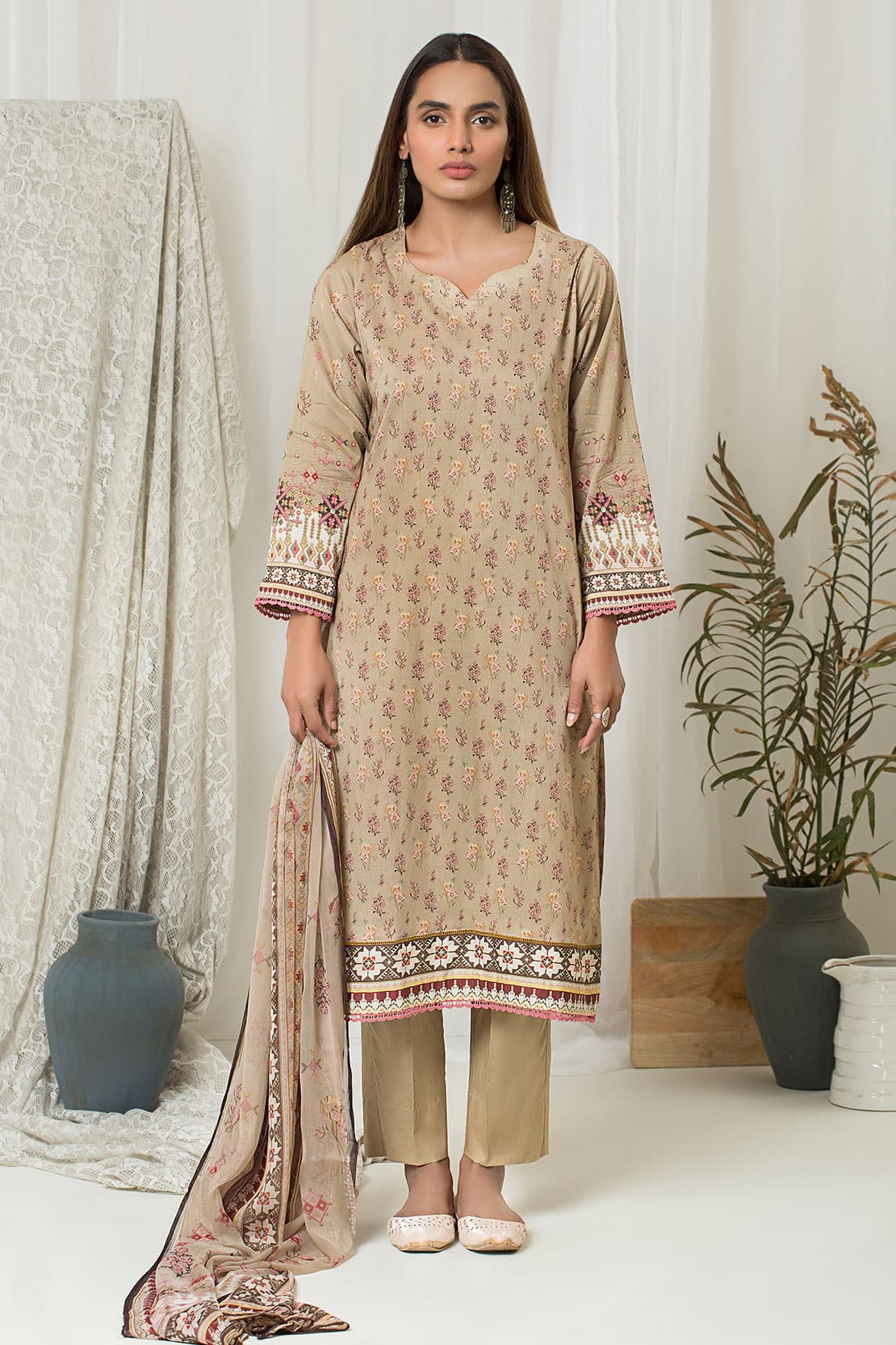 3Piece – Basic luxury lawn 7455 – Chiffon Dupatta