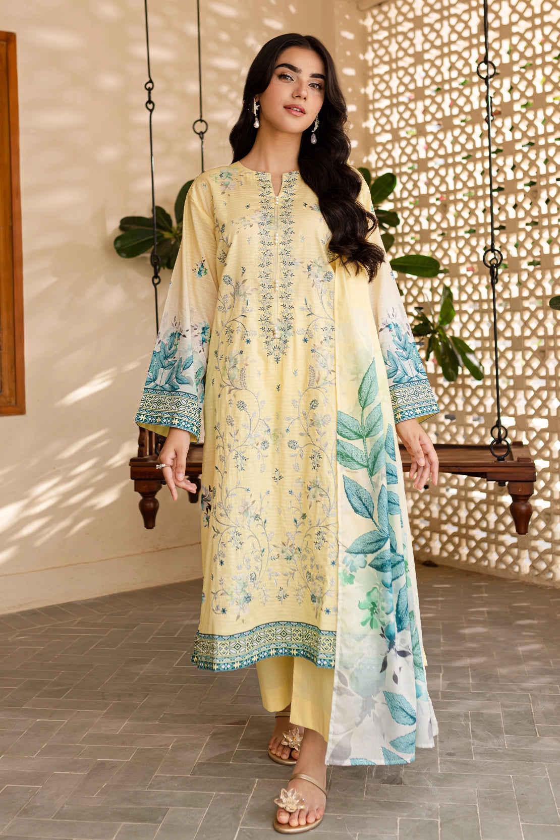 3 PIECE - PREMIUM EMBROIDERED LAWN - 016