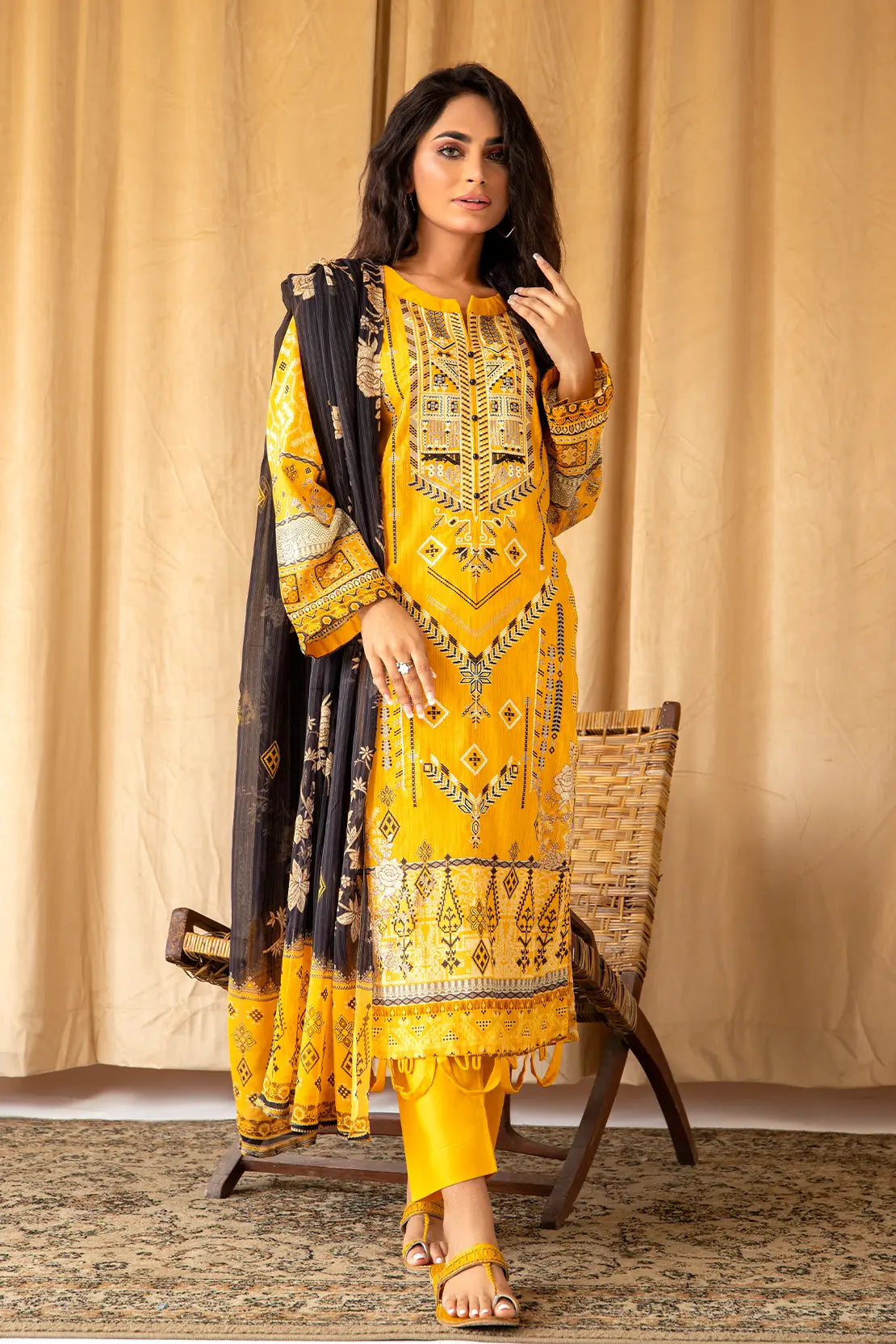 3 Piece - Embroidered Lawn - 8034