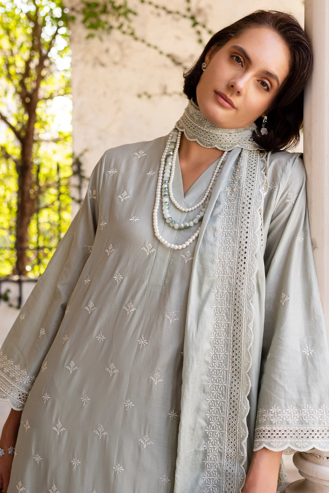 3 Piece - Premium Embroidered Lawn - 9181