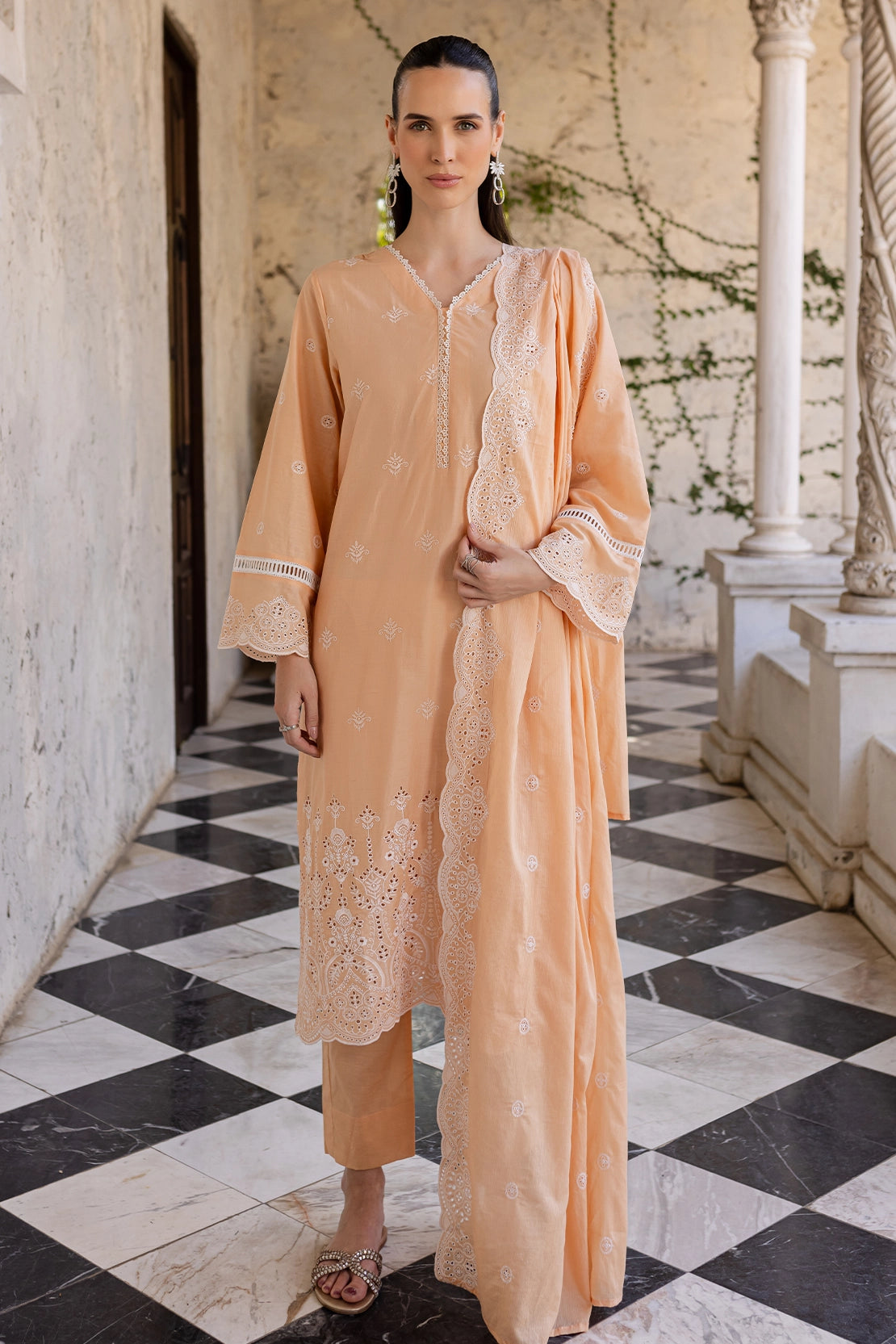 3 Piece - Premium Embroidered Lawn - 9187