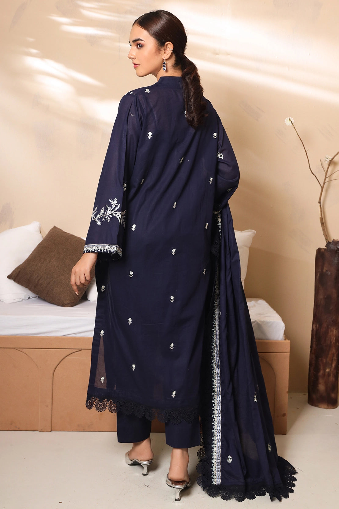 3 PIECE - PREMIUM EMBROIDERED LAWN - 7770