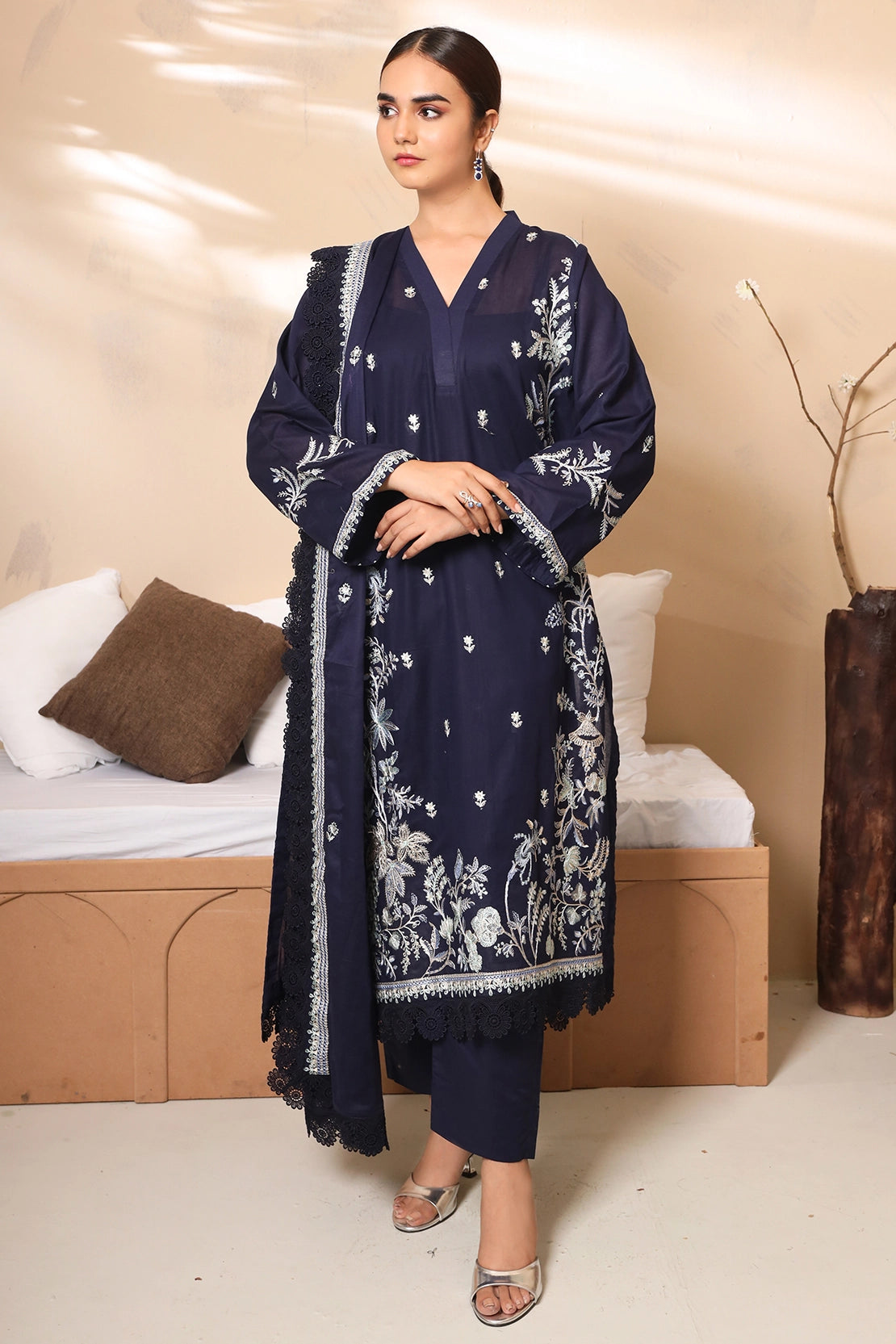 3 PIECE - PREMIUM EMBROIDERED LAWN - 7770