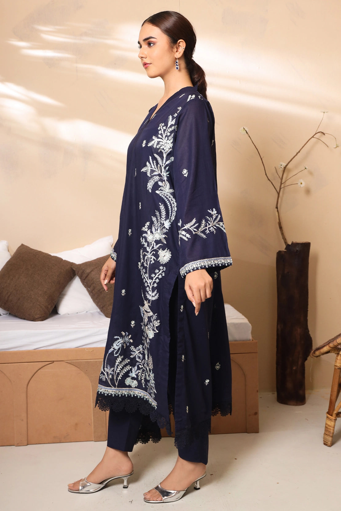 3 PIECE - PREMIUM EMBROIDERED LAWN - 7770