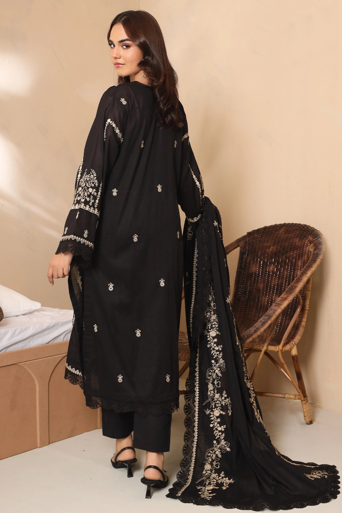 3 PIECE - PREMIUM EMBROIDERED LAWN - 7779