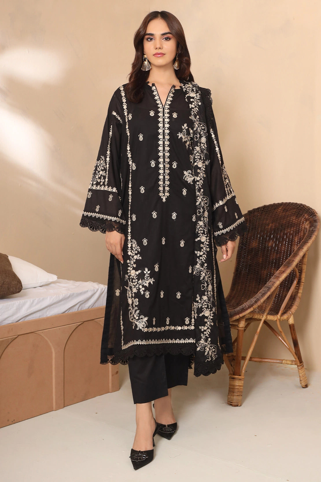 3 PIECE - PREMIUM EMBROIDERED LAWN - 7779
