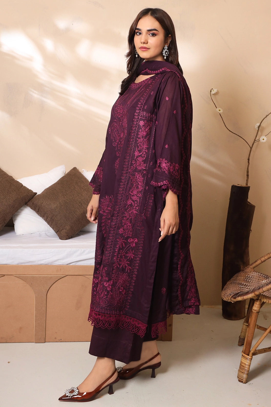 3 PIECE - PREMIUM EMBROIDERED LAWN - 7777