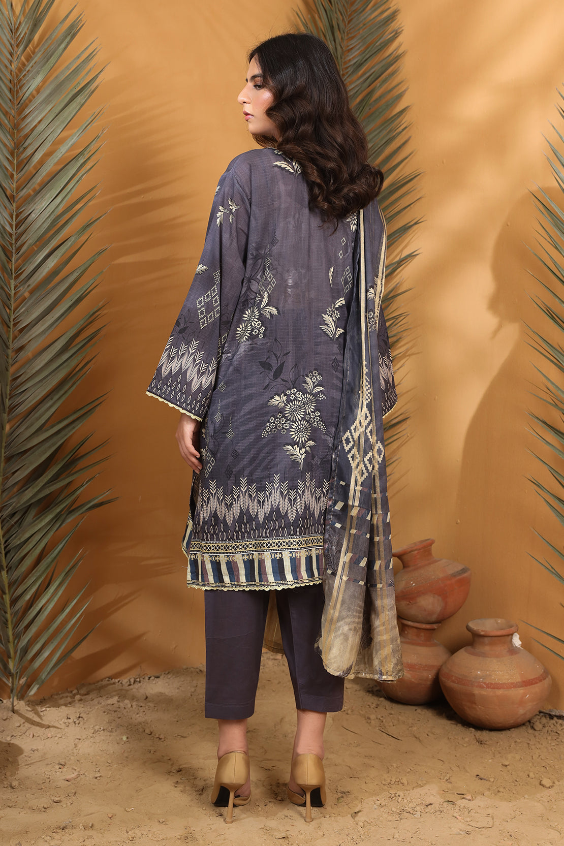 3 Piece - Embroidered Lawn - 8890