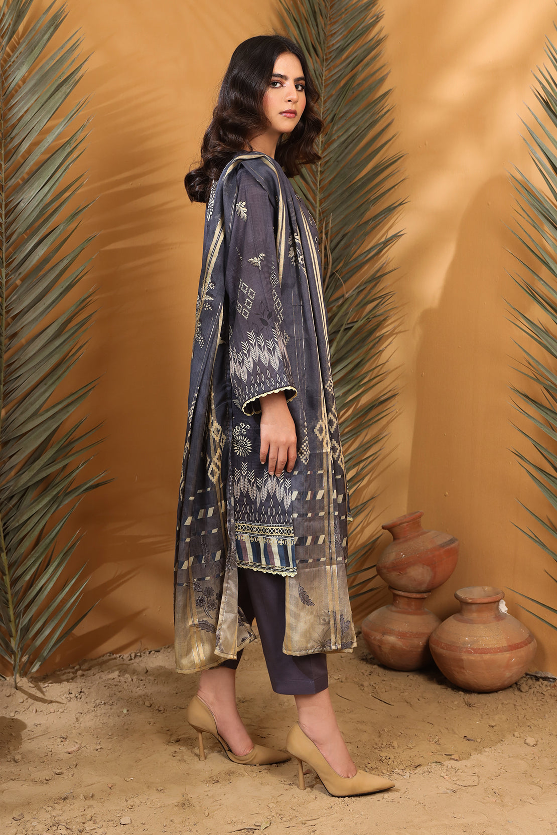3 Piece - Embroidered Lawn - 8890