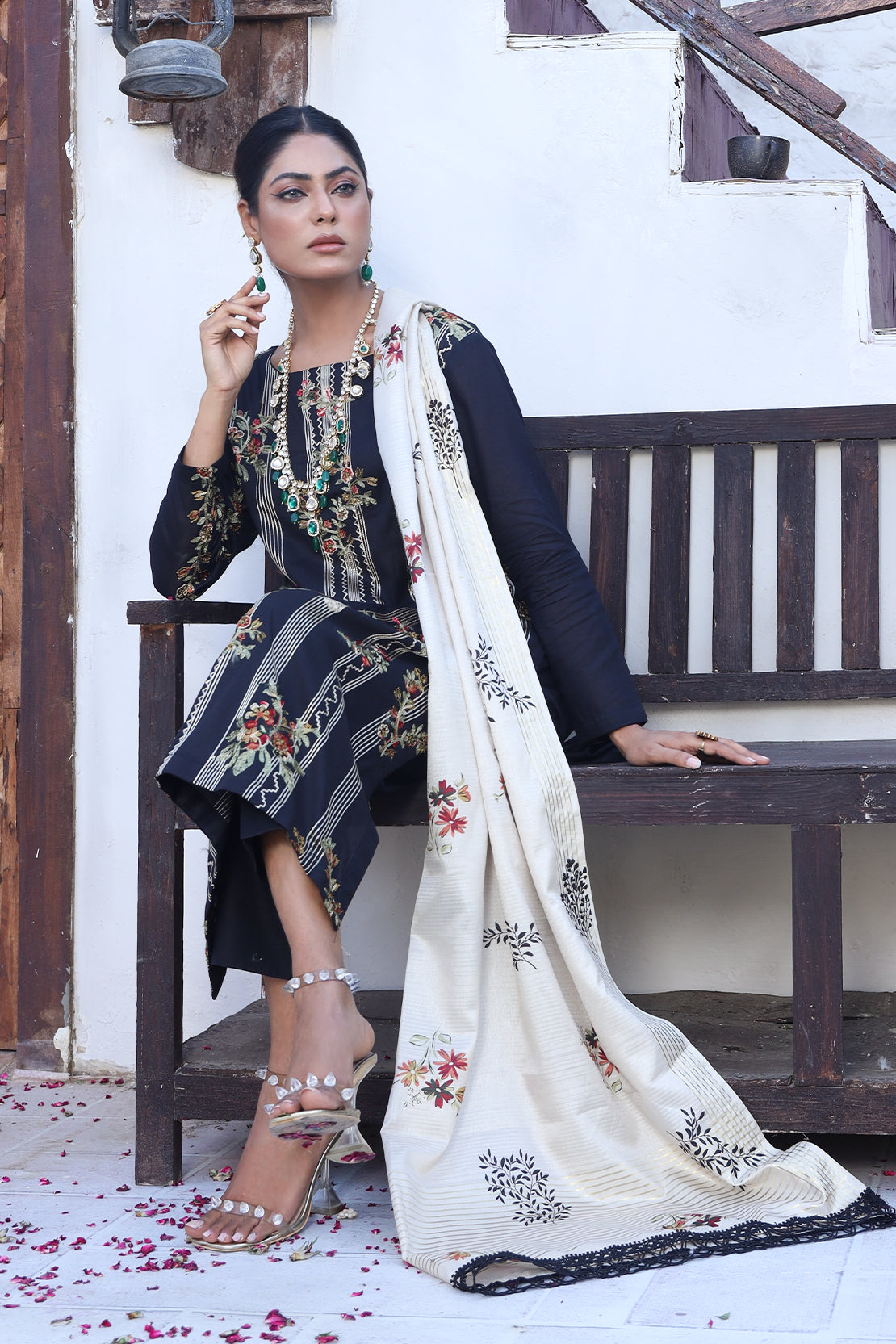 3 Piece - Embroidered Lawn - 8880