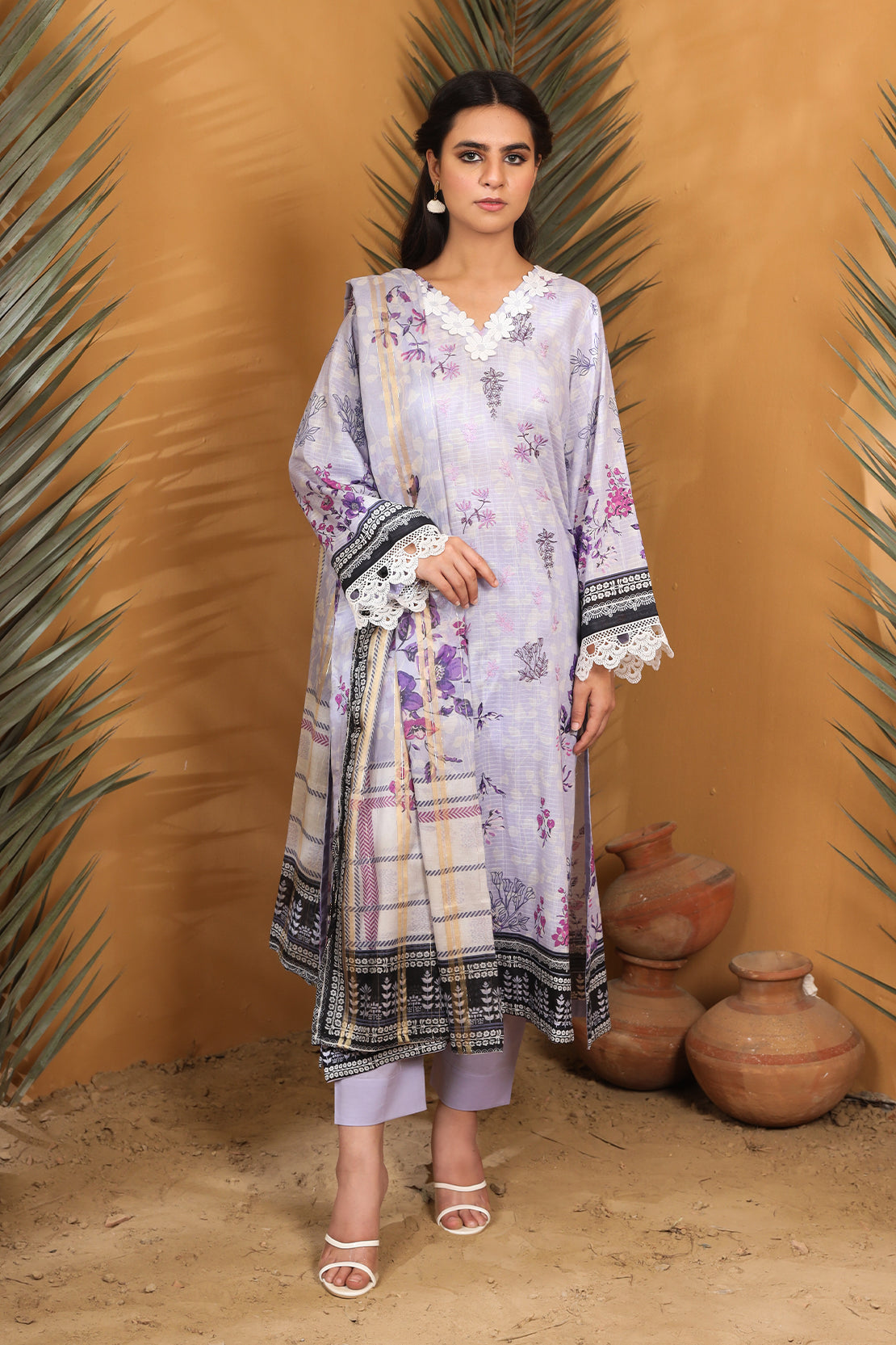 3 Piece - Embroidered Lawn - 8882