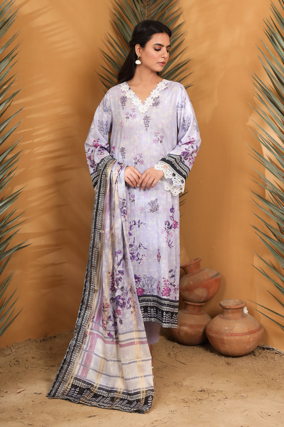 3 Piece - Embroidered Lawn - 8882