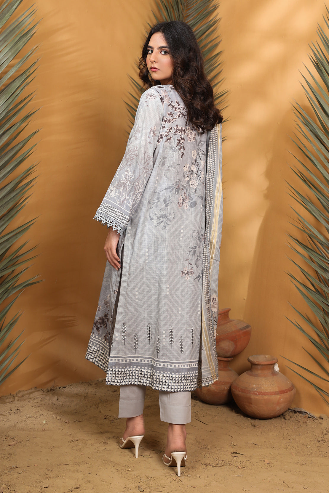 3 Piece - Embroidered Lawn - 8883