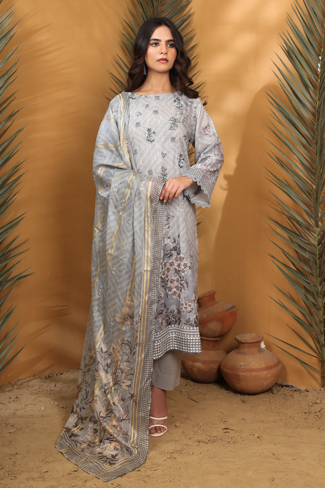 3 Piece - Embroidered Lawn - 8883