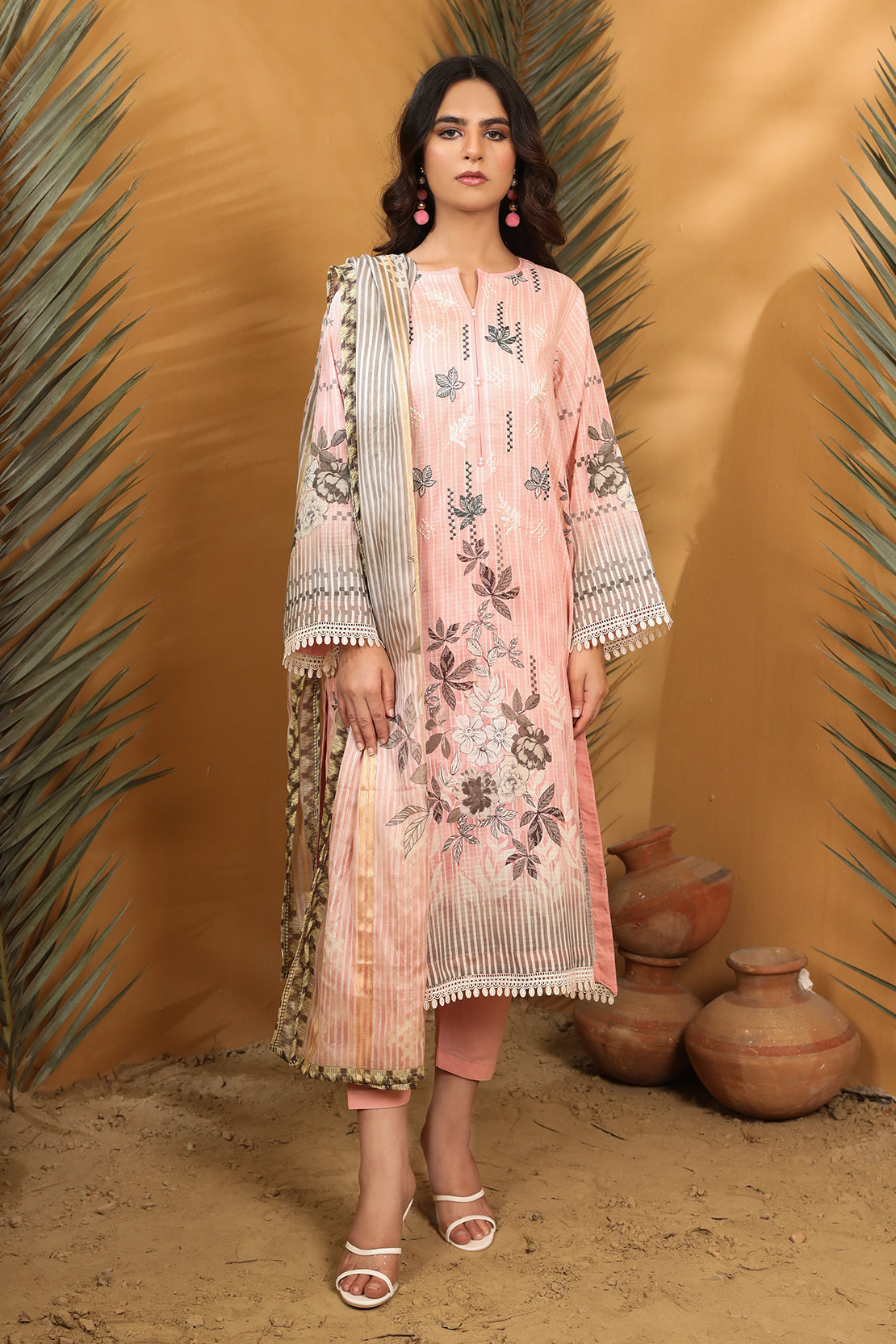 3 Piece - Embroidered Lawn - 8884