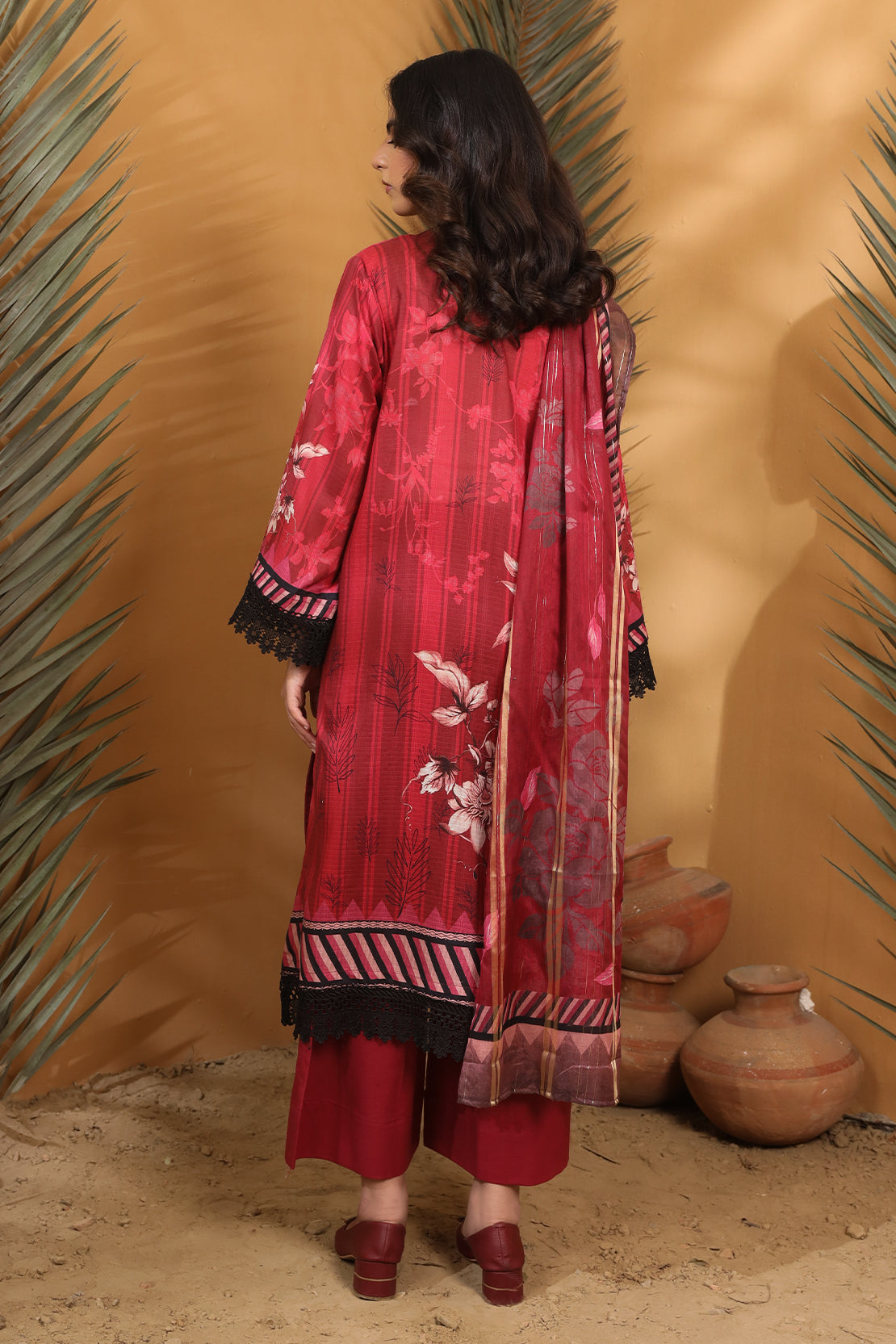 3 Piece - Embroidered Lawn - 8885