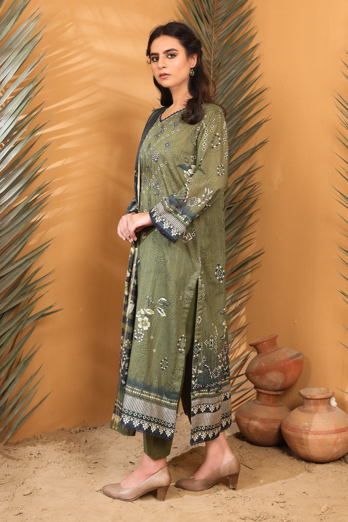 3 Piece - Embroidered Lawn - 8886