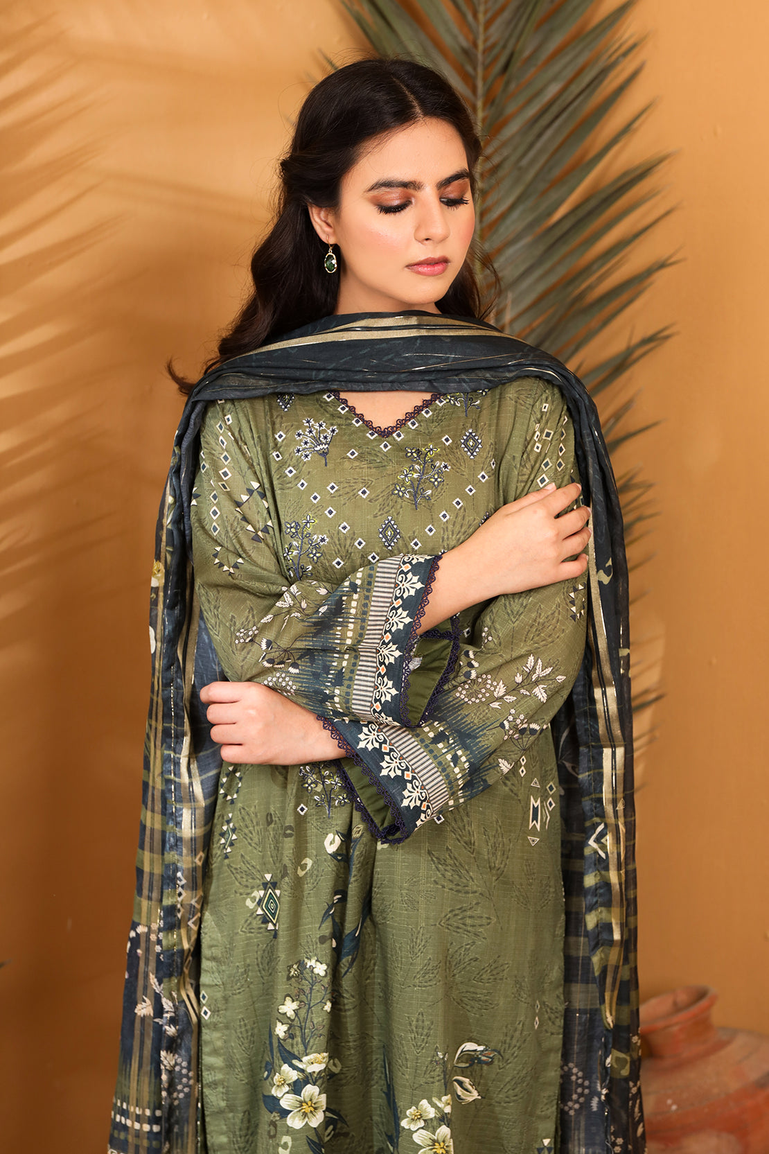 3 Piece - Embroidered Lawn - 8886