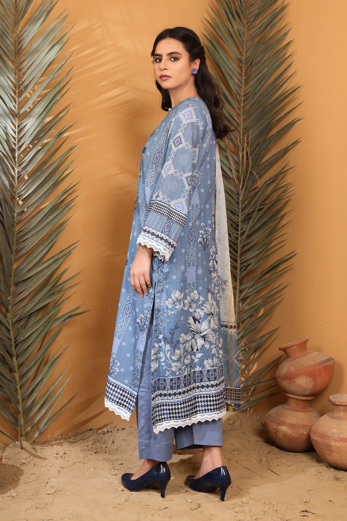 3 Piece - Embroidered Lawn - 8888