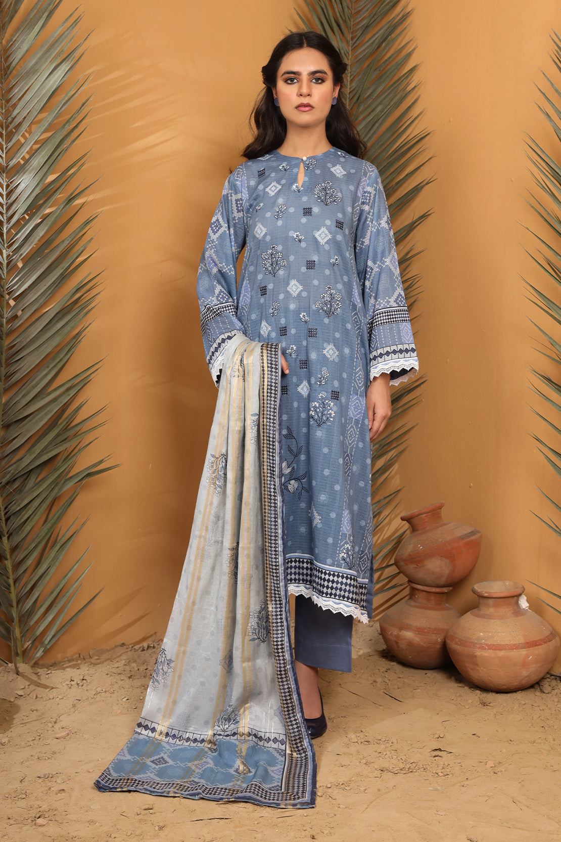 3 Piece - Embroidered Lawn - 8888