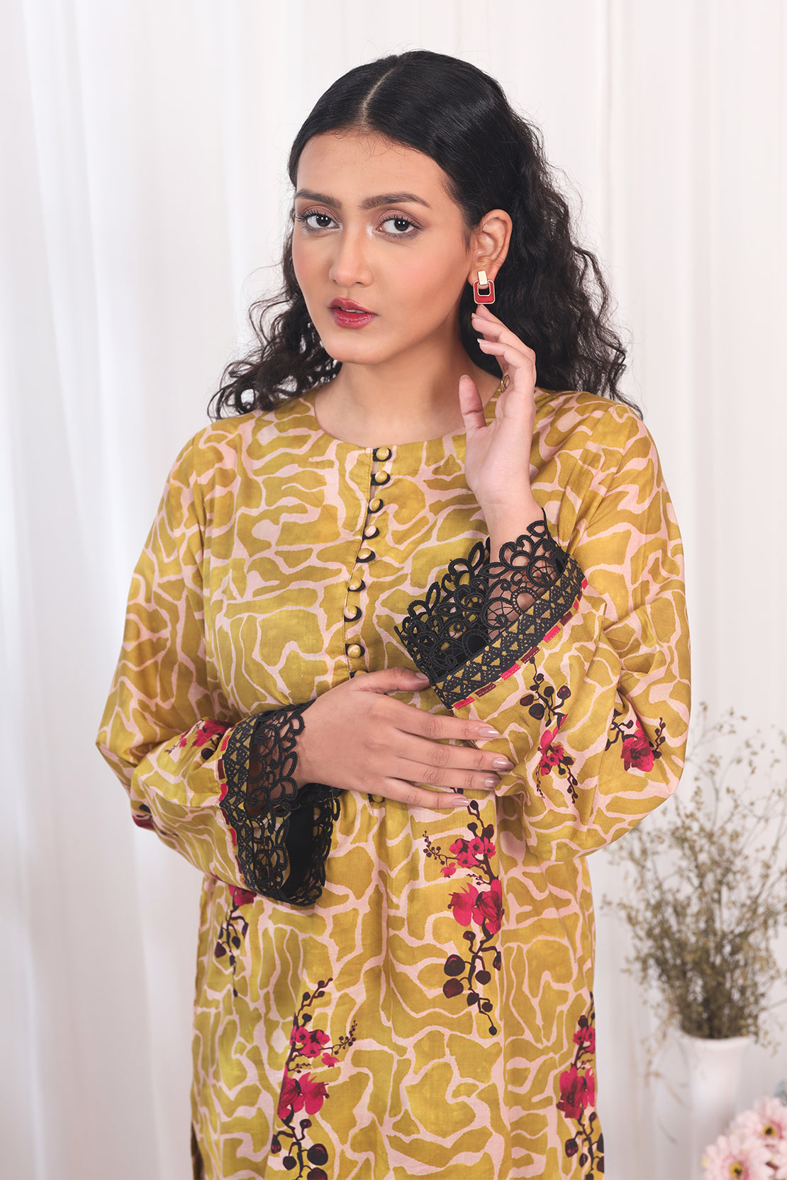 1 Piece - Digitally Printed Lawn - 8758