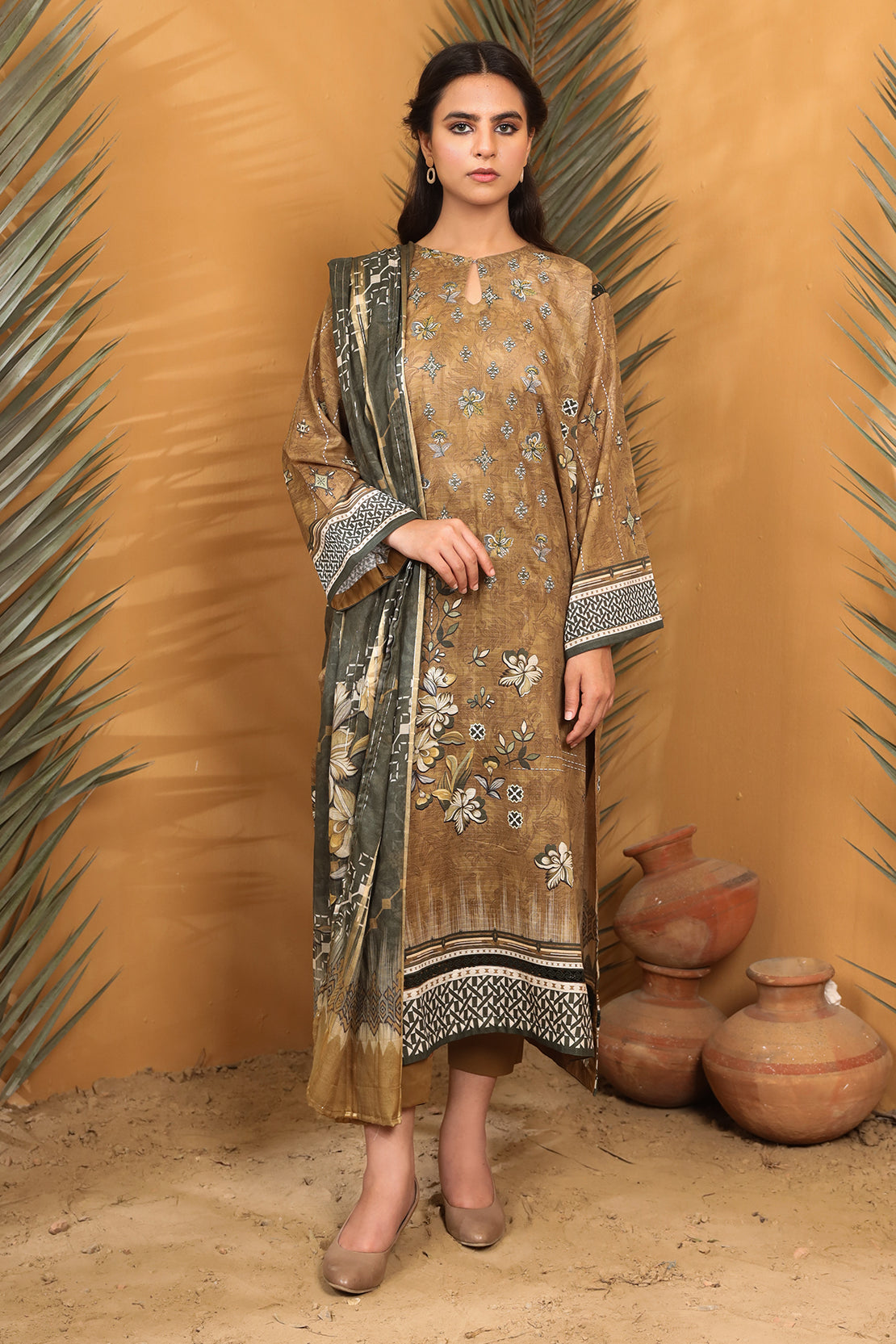 3 Piece - Embroidered Lawn - 8889