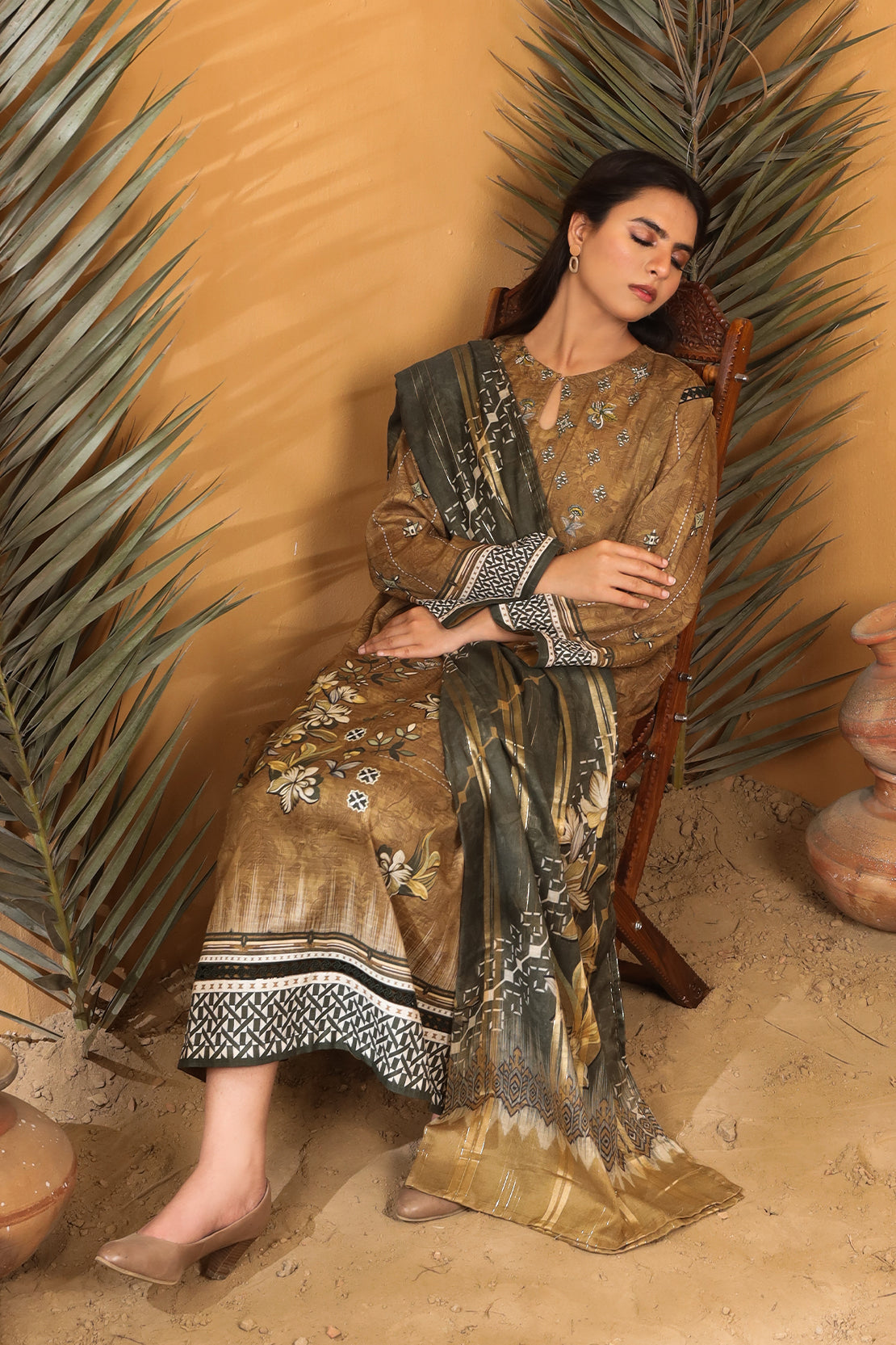 3 Piece - Embroidered Lawn - 8889