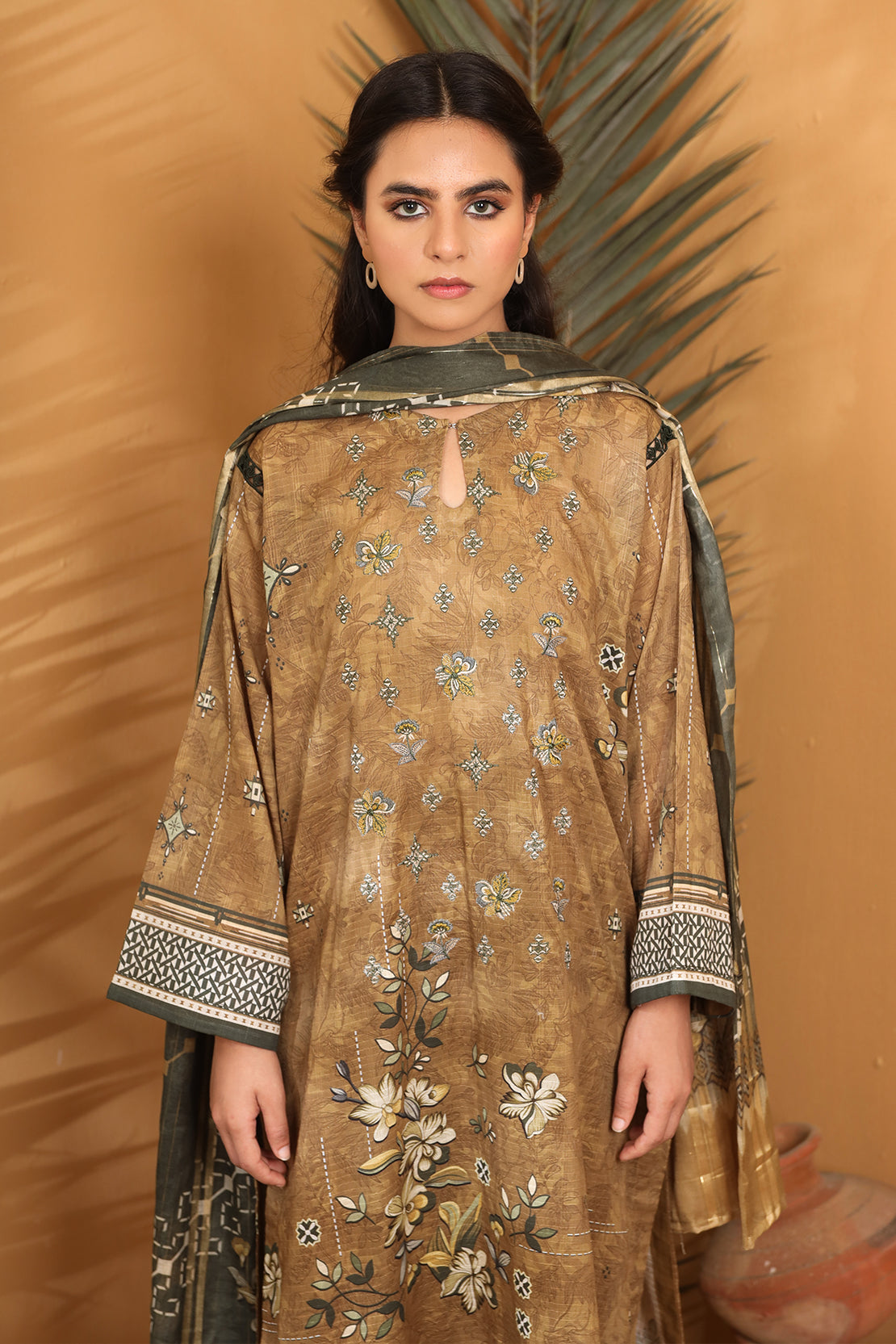 3 Piece - Embroidered Lawn - 8889