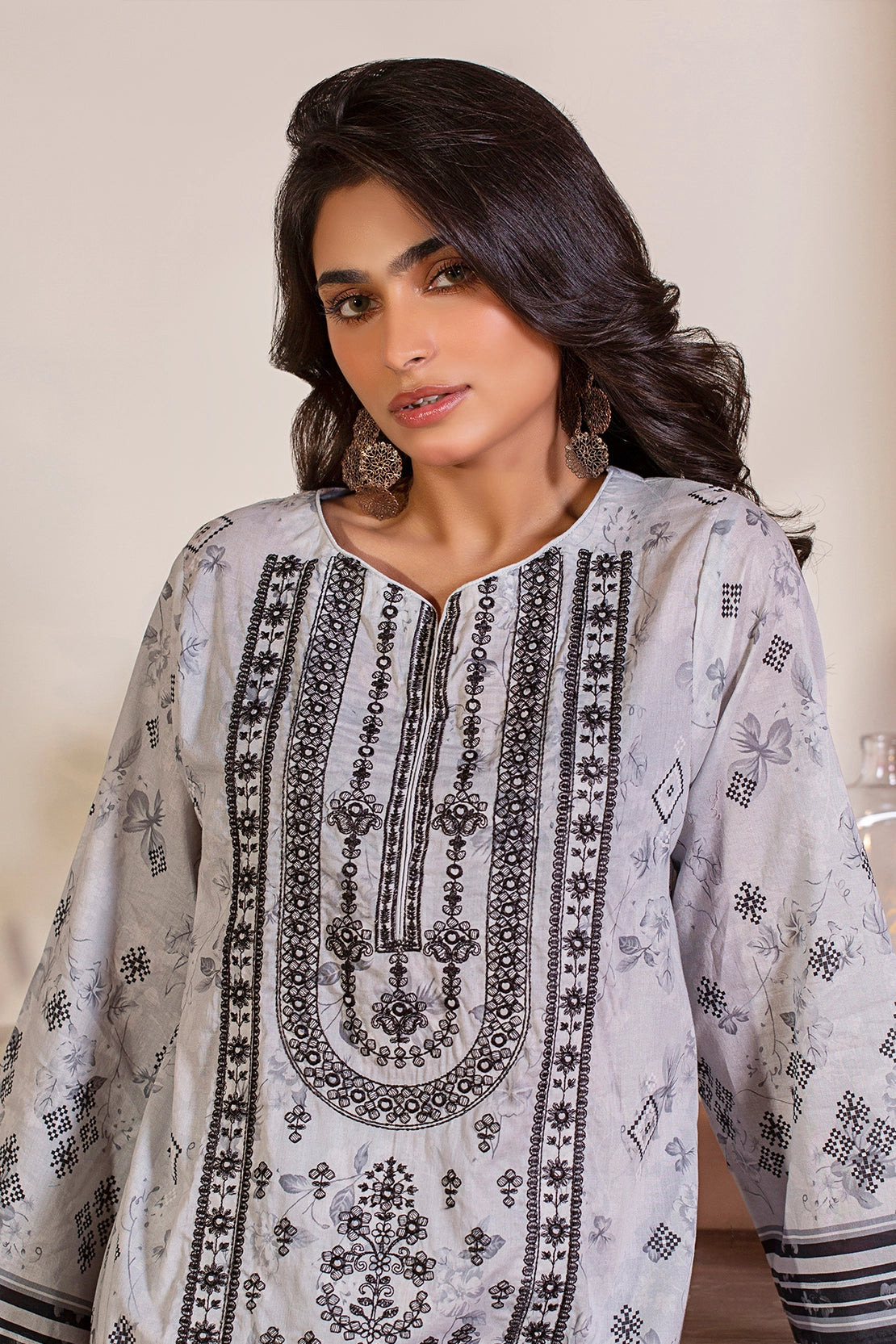 3 PIECE - PREMIUM EMBROIDERED LAWN - 9148