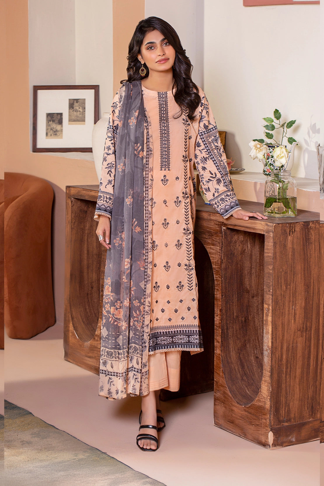 3 PIECE - PREMIUM EMBROIDERED LAWN - 9149