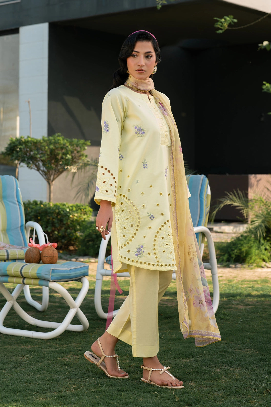 3 Piece - Premium Embroidered Lawn - 3761