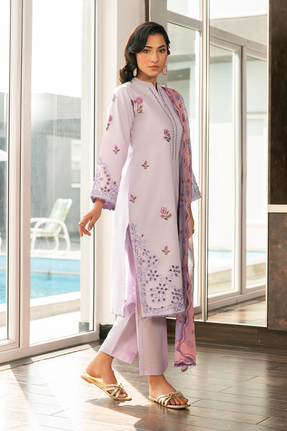 3 Piece - Premium Embroidered Lawn - 3762