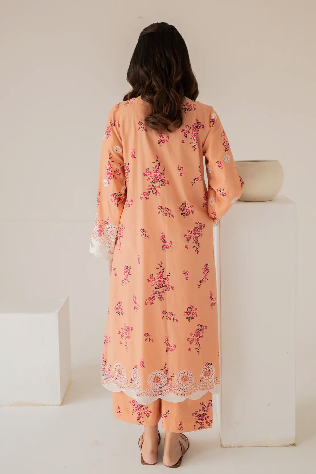 2 Piece Emerald Emb Lawn - 8601