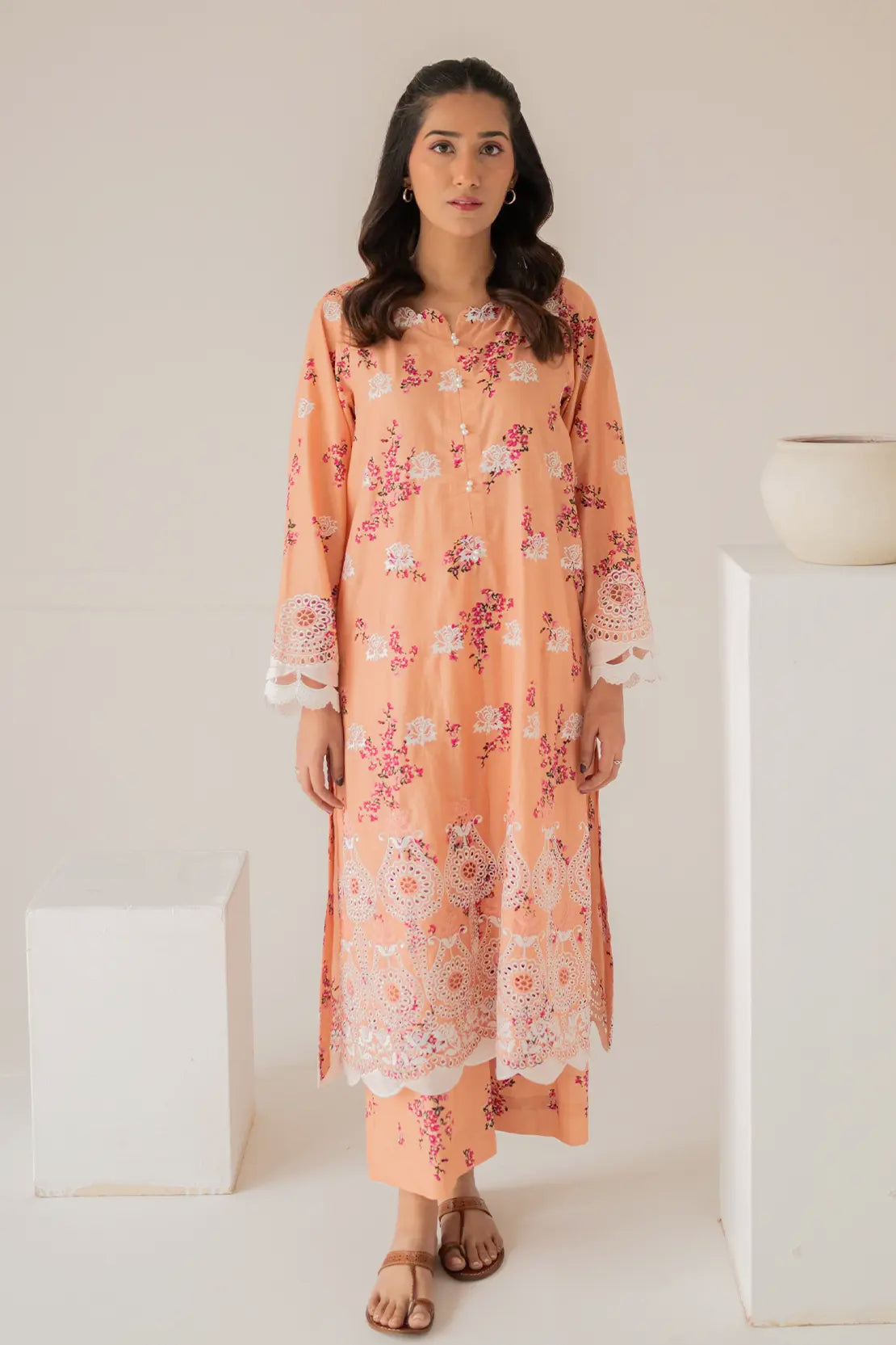 2 Piece Emerald Emb Lawn - 8601