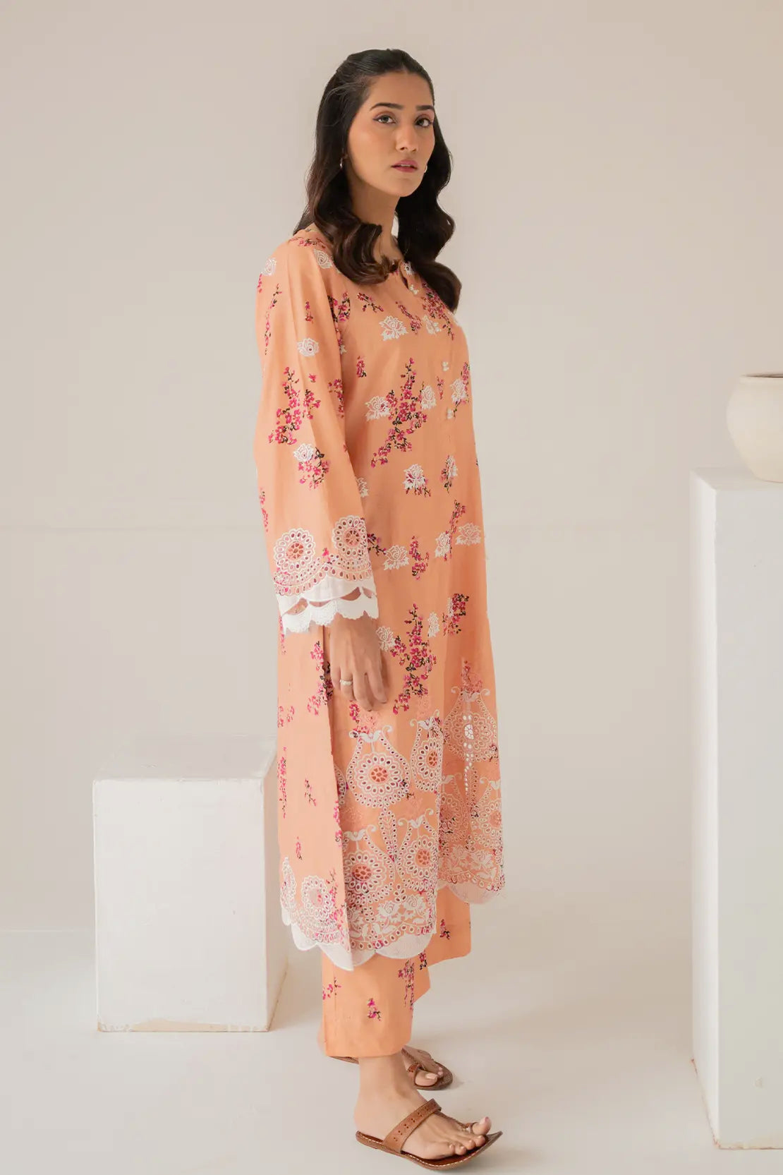 2 Piece Emerald Emb Lawn - 8601