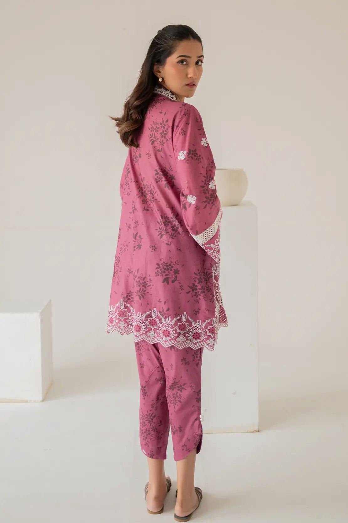 2 Piece Emerald Emb Lawn - 8604