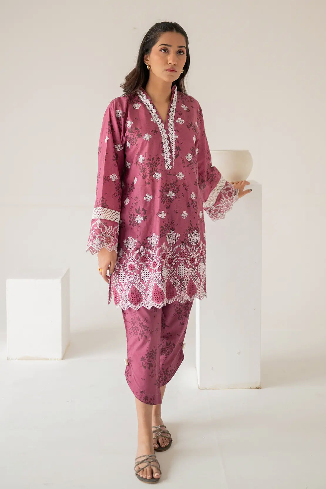 2 Piece Emerald Emb Lawn - 8604